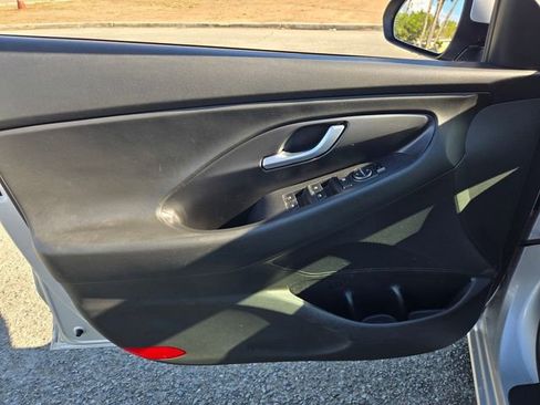 Used 2018 Hyundai Elantra GT Sport image 19