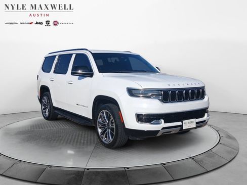 Used 2023 Jeep Wagoneer Series II w/ Premium Group I RWD image 2