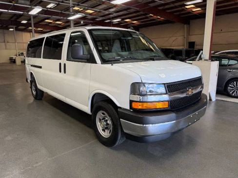 Used 2025 Chevrolet Express 3500 LT w/ LT Preferred Equipment Group RWD image 6