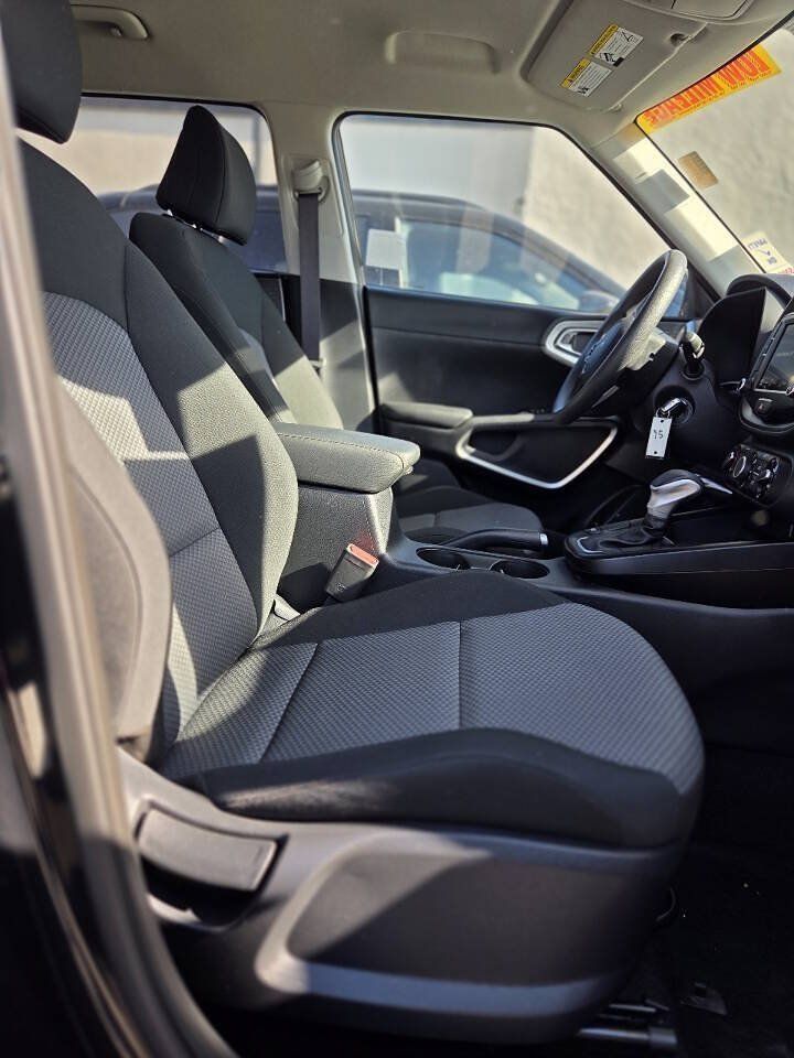Used 2022 Kia Soul LX FWD image 16