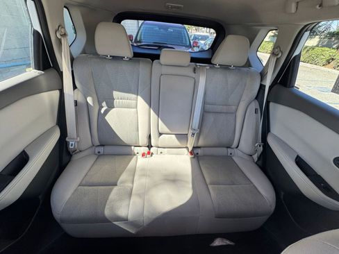 Used 2025 Nissan Rogue SV image 40