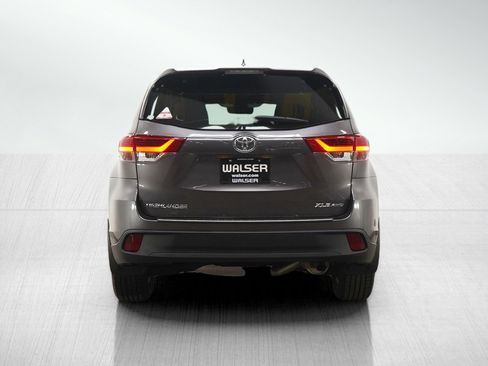 Used 2018 Toyota Highlander XLE image 4