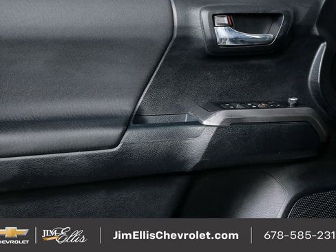 Used 2016 Toyota Tacoma TRD Off-Road image 7