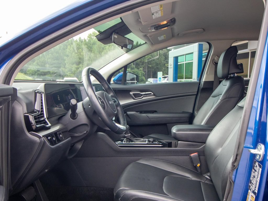 Used 2025 Kia Sportage EX FWD image 8