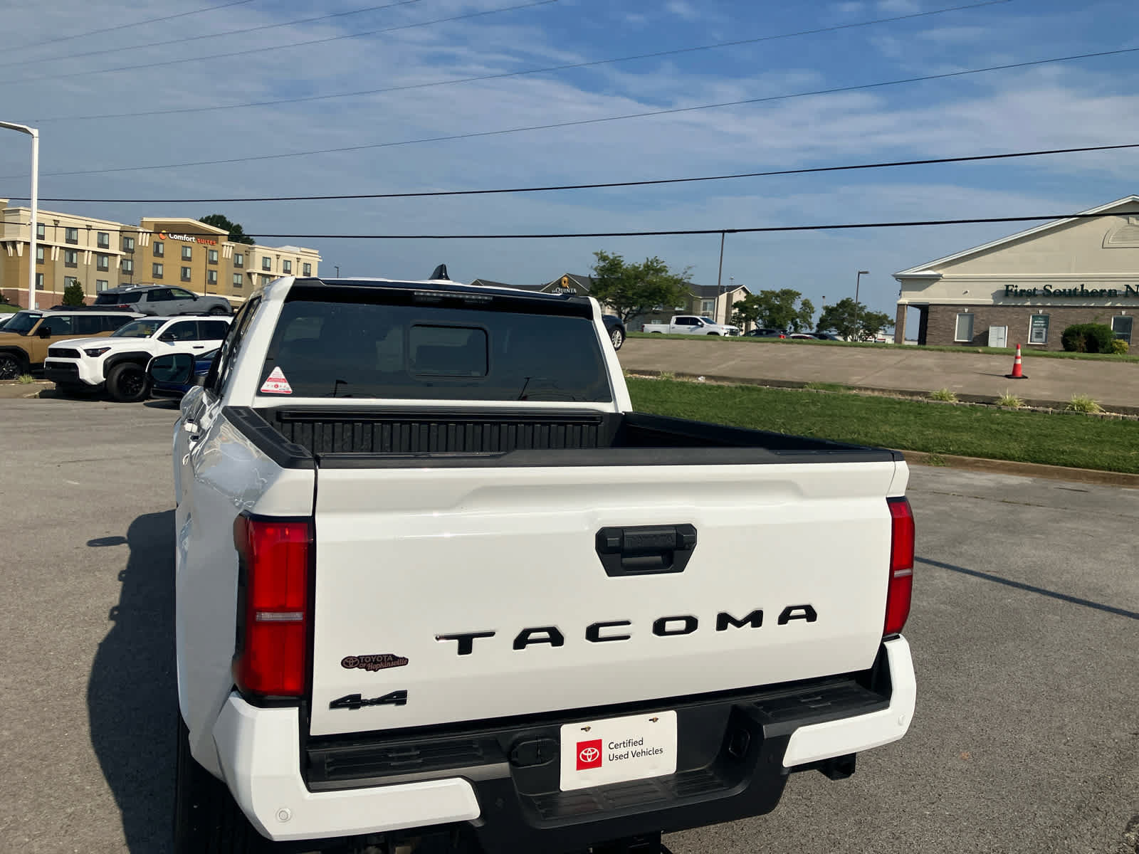 Certified 2026 Toyota Tacoma SR5 AWD/4WD image 8