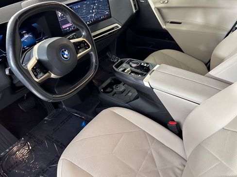 Used 2024 BMW iX xDrive50 w/ Sport Package AWD/4WD image 4