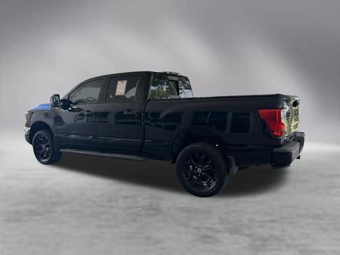 Used 2018 Nissan Titan SV w/ SV Convenience Package AWD/4WD image 4