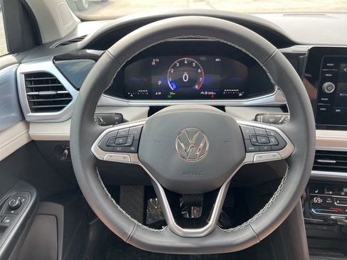 New 2026 Volkswagen Taos SE FWD image 15