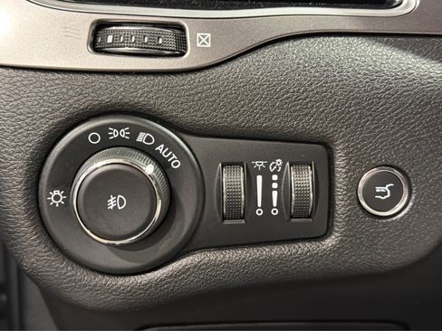 Used 2020 Jeep Cherokee Limited AWD/4WD image 21