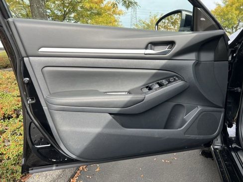 New 2025 Nissan Altima 2.5 SL image 11