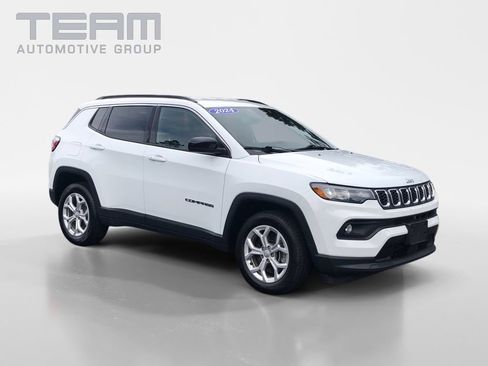 Certified 2024 Jeep Compass Latitude AWD/4WD image 1