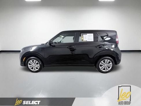 Used 2025 Kia Soul LX FWD image 5