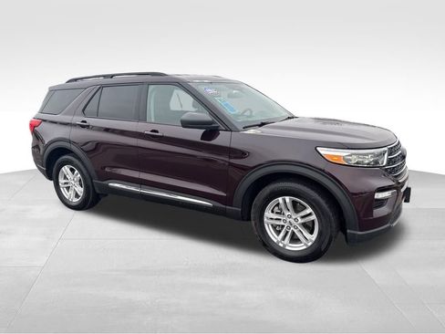 Used 2023 Ford Explorer XLT w/ Equipment Group 202A image 9