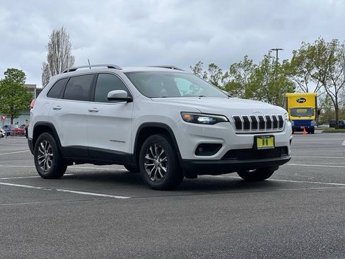 Used 2019 Jeep Cherokee Latitude Plus AWD/4WD image 7