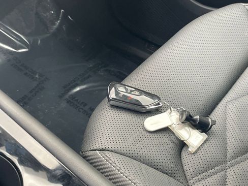 Used 2025 Volkswagen Atlas Cross Sport SE image 21