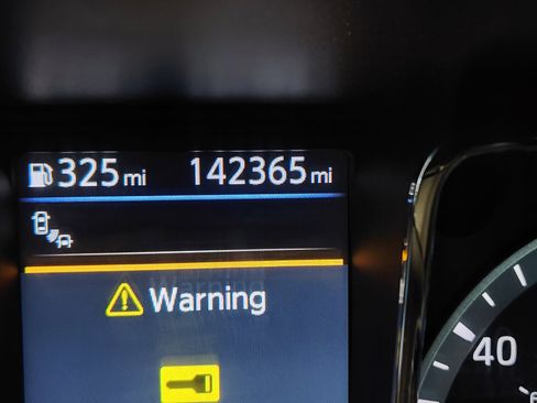 Used 2019 Nissan Titan SV w/ SV Convenience Package image 2