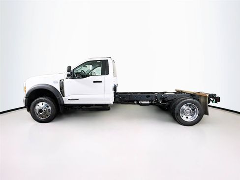 New 2026 Ford F550 4x4 Regular Cab Super Duty w/ XLT Value Package image 4