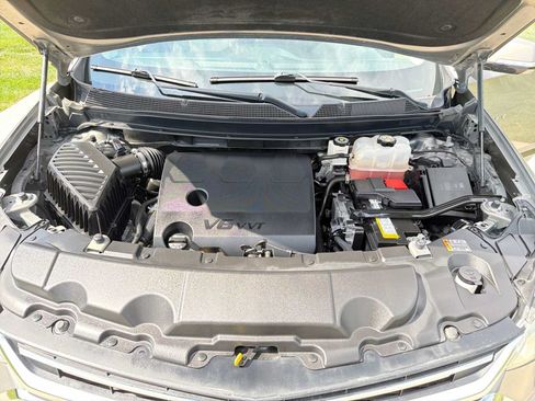 Used 2019 Chevrolet Traverse LT FWD image 11