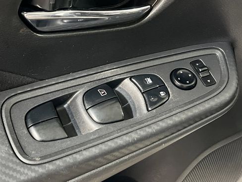 Used 2021 Nissan Versa SV image 13