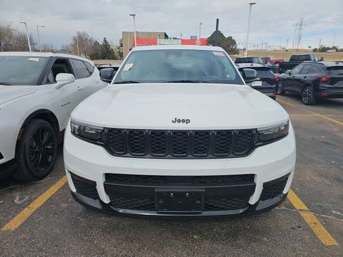 Used 2023 Jeep Grand Cherokee L Limited w/ Black Appearance Package image 9