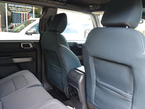 Used 2023 Ford Bronco Outer Banks w/ Sasquatch Package AWD/4WD image 35