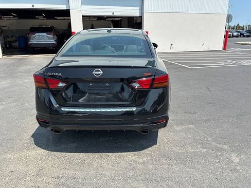 Used 2023 Nissan Altima 2.5 SR w/ SR Premium Package FWD image 10