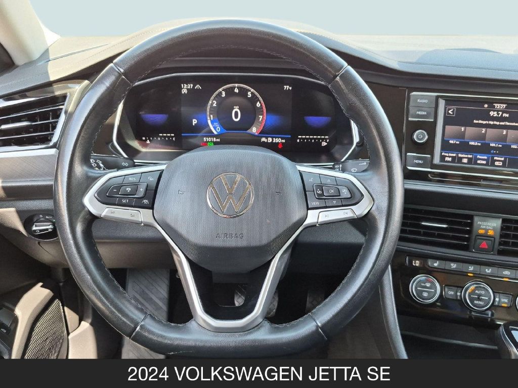 Used 2024 Volkswagen Jetta SE FWD image 12
