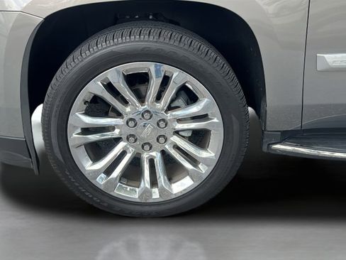 Used 2019 Cadillac Escalade Luxury w/ LPO, Radiant Package RWD image 27