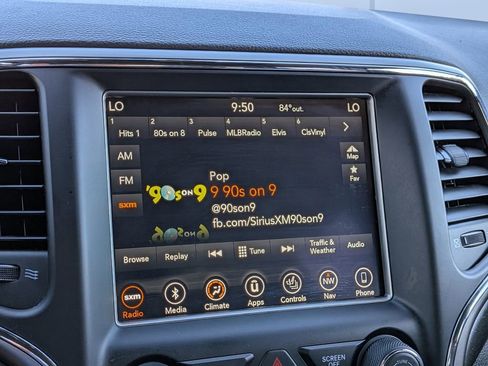 Used 2018 Jeep Grand Cherokee Altitude image 18