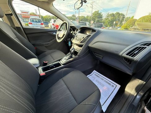 Used 2018 Ford Focus SE FWD image 16