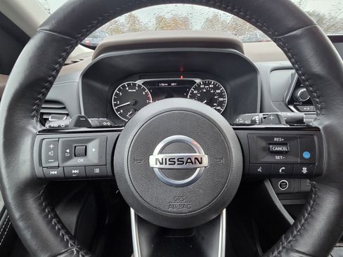 Used 2021 Nissan Rogue SV w/ Premium Package image 9