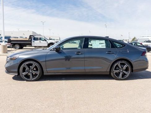 Used 2025 Honda Accord SE image 4