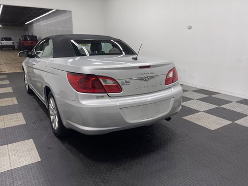 Used 2010 Chrysler Sebring Touring image 2