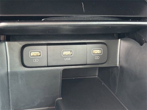 Used 2023 Kia Sorento LX image 19