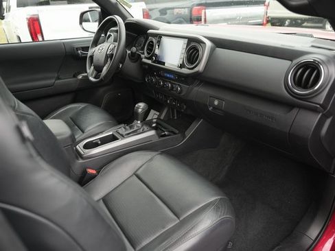 Used 2021 Toyota Tacoma TRD Off-Road image 18