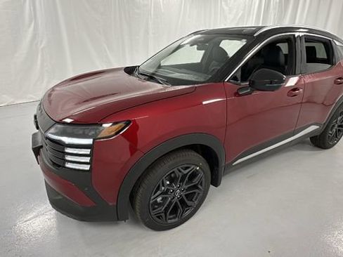 Used 2025 Nissan Kicks SR w/ Illumination Package image 7