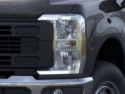 New 2026 Ford F250 XL w/ XL Chrome Package AWD/4WD image 18