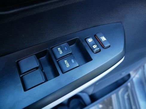 Used 2021 Toyota Tundra 4x4 CrewMax image 11