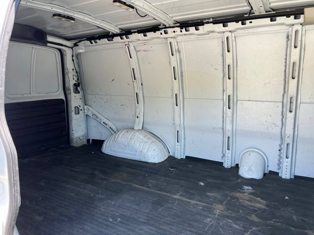 Used 2016 Chevrolet Express 2500 RWD image 15