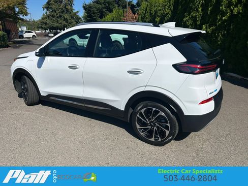 Used 2022 Chevrolet Bolt EUV Premier w/ Sun & Sound Package FWD image 5