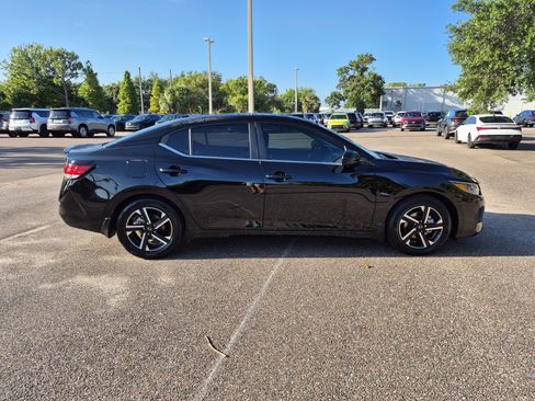 Certified 2024 Nissan Sentra SV FWD image 9