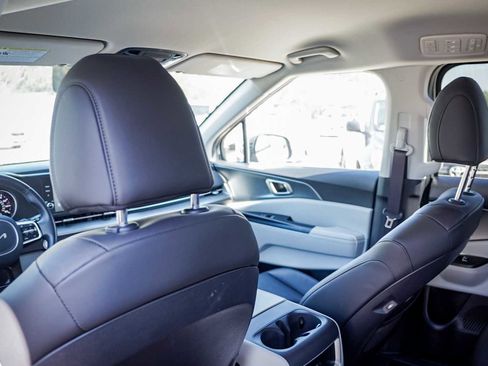 Certified 2024 Kia Carnival LX image 27