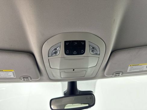 Used 2023 Chrysler Pacifica Touring-L FWD image 9