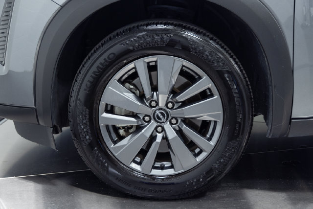 Used 2026 Nissan Pathfinder SV FWD image 25