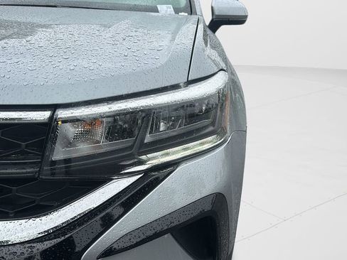 Used 2024 Volkswagen Taos SE image 10