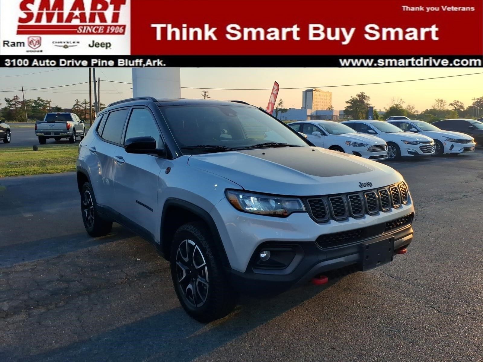 Used 2024 Jeep Compass Trailhawk AWD/4WD image 1