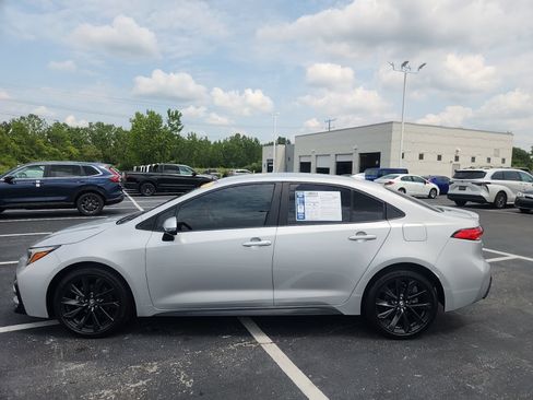 Used 2023 Toyota Corolla SE FWD image 3