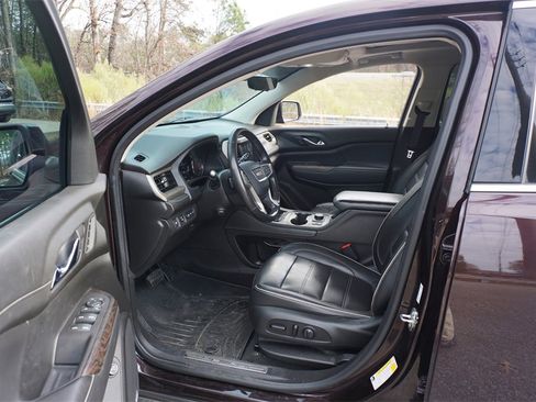 Used 2020 GMC Acadia Denali w/ Technology Package image 2