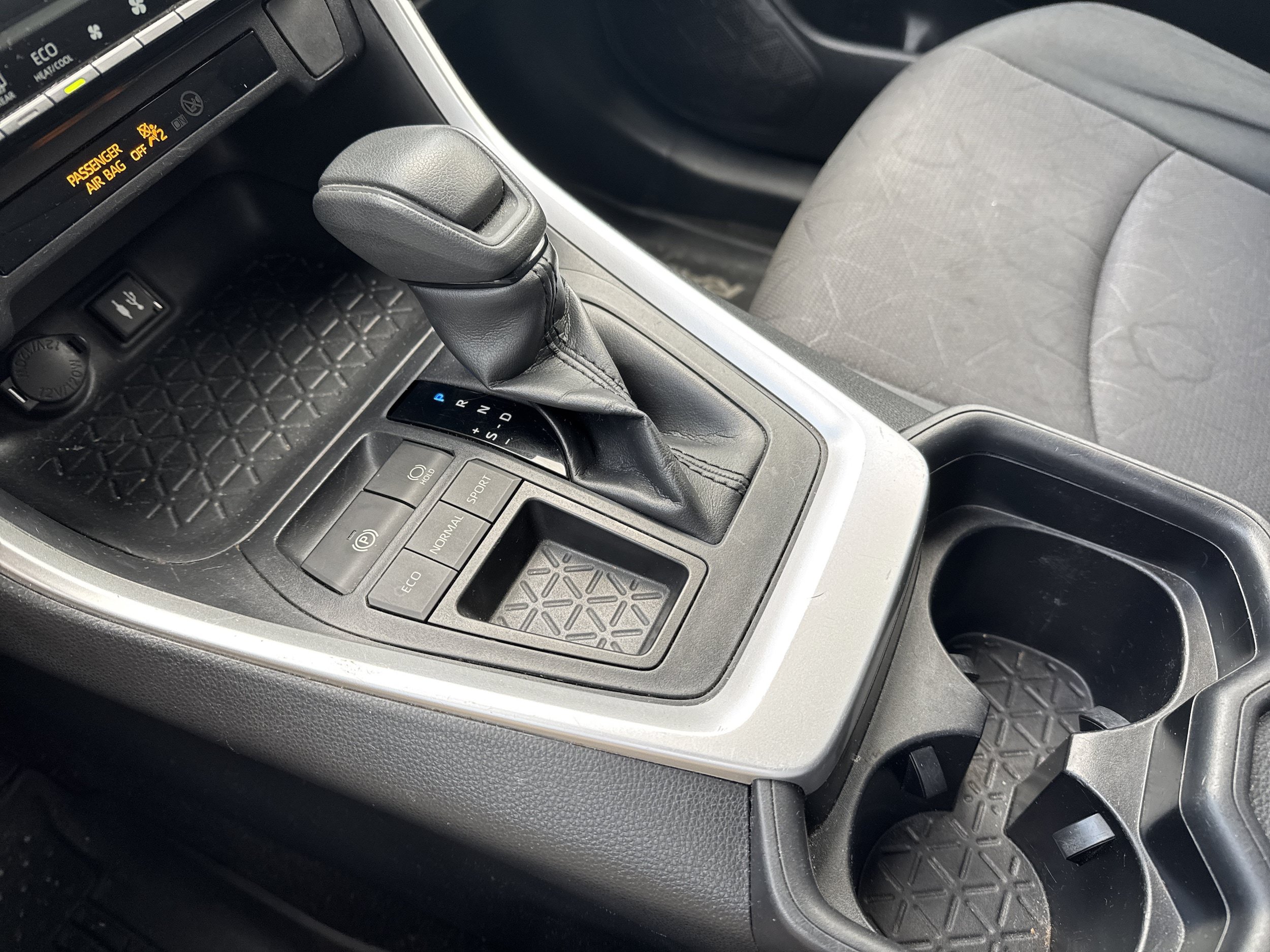 Used 2019 Toyota RAV4 XLE FWD image 32