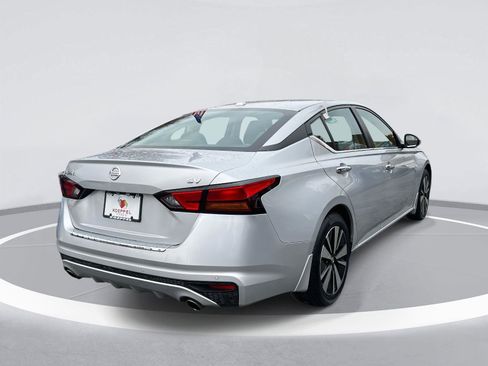 Certified 2021 Nissan Altima 2.5 SV w/ SV Premium Package image 6